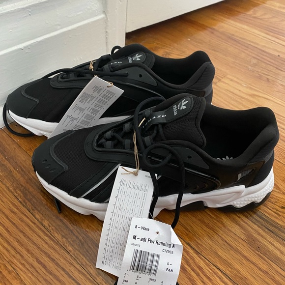 Adidas Women’s Originals Oztral trainers in black and white - Picture 3 of 5